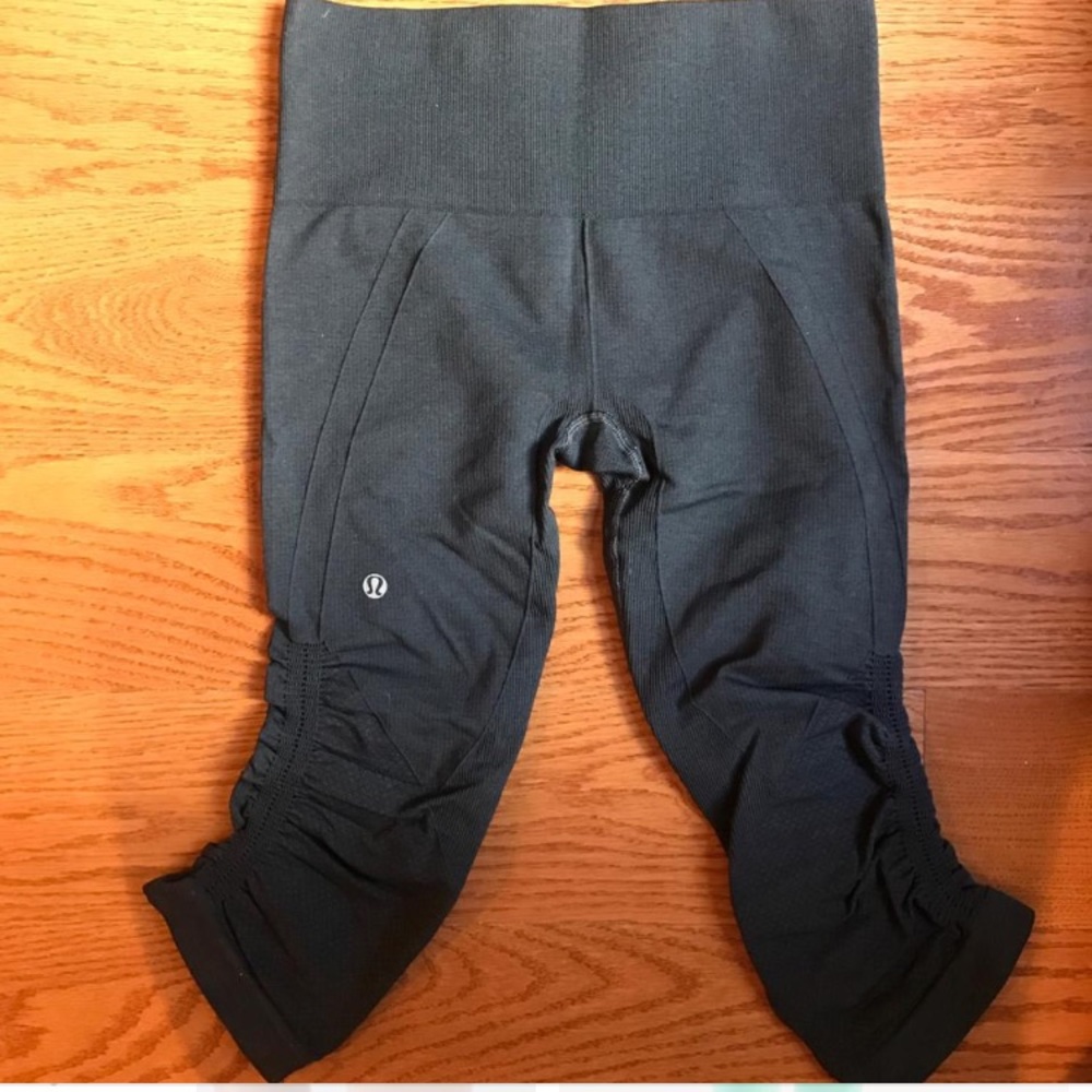 Lululemon Flowcrop Gray Leggings